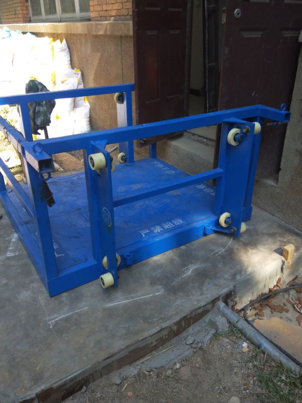 云南省疾控倉庫運(yùn)送疫苗液壓貨梯案例